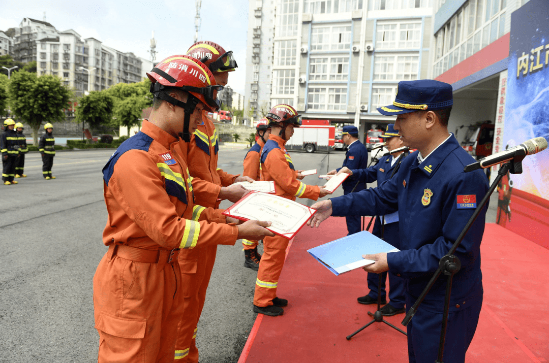 关于橄榄球联赛,北城闪电队与江汉玄武队强势反弹,体能对抗拉满!年轻人站出来了的信息 关于橄榄球联赛,北城闪电队与江汉玄武队强势反弹,体能对抗拉满!年轻人站出来了的信息