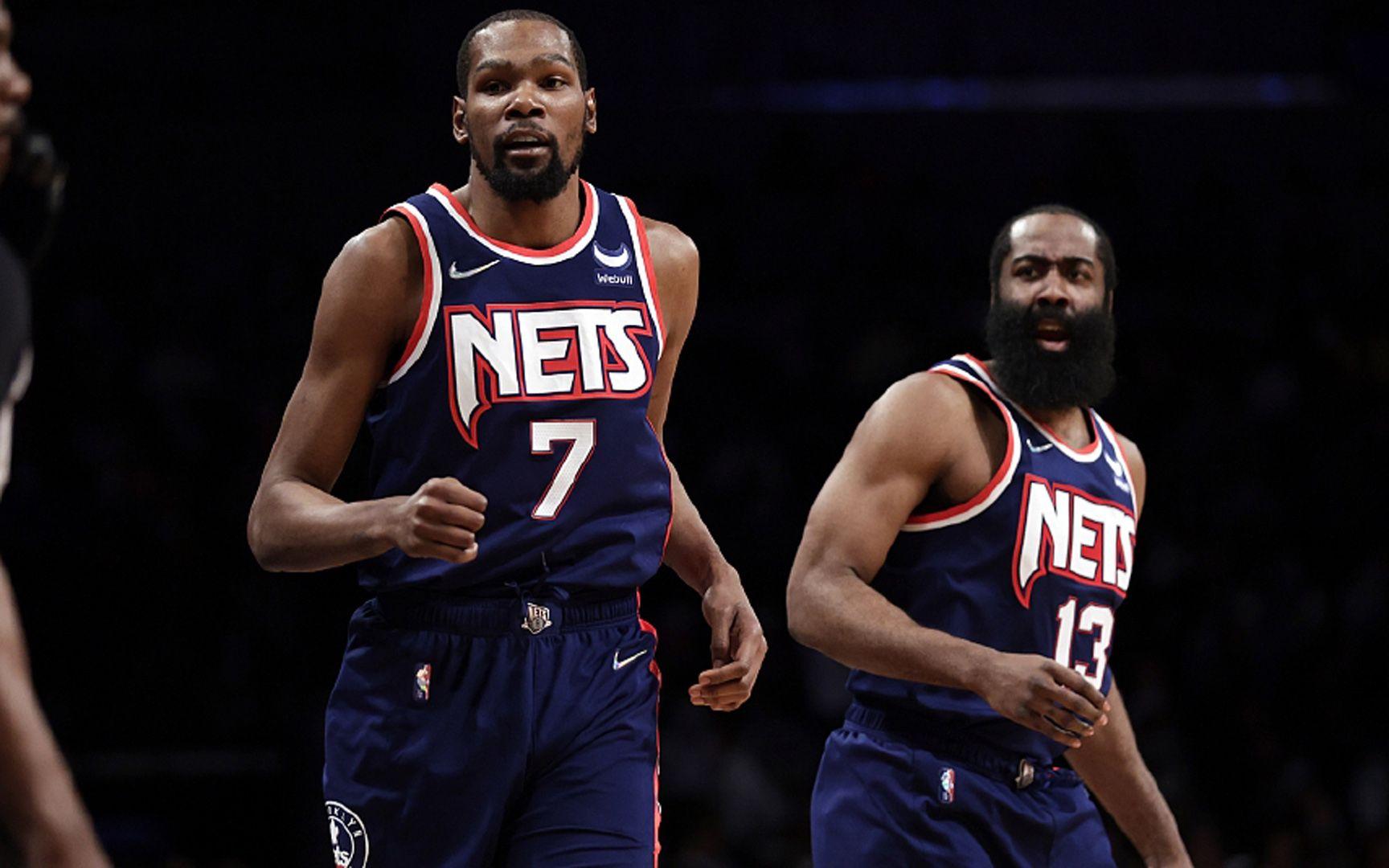 关于江畔雄鹿队小胜中原雄鹿队，篮球友谊赛上演裁判判罚引热议！冲刺阶段不容有失的信息