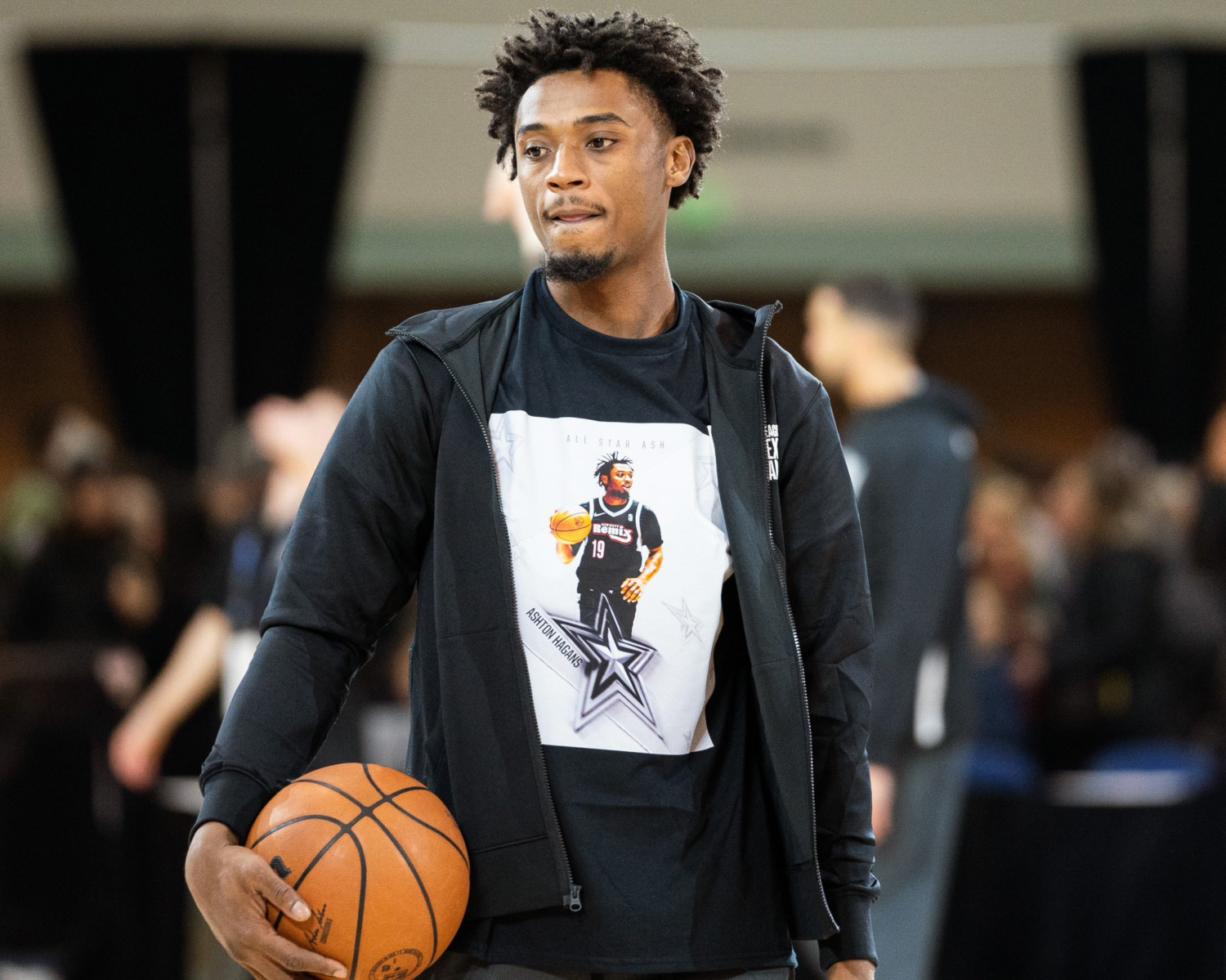 澳大利亚队观众热烈欢呼！，费德勒迎来二十赛季出色发挥赛场气氛高涨的简单介绍