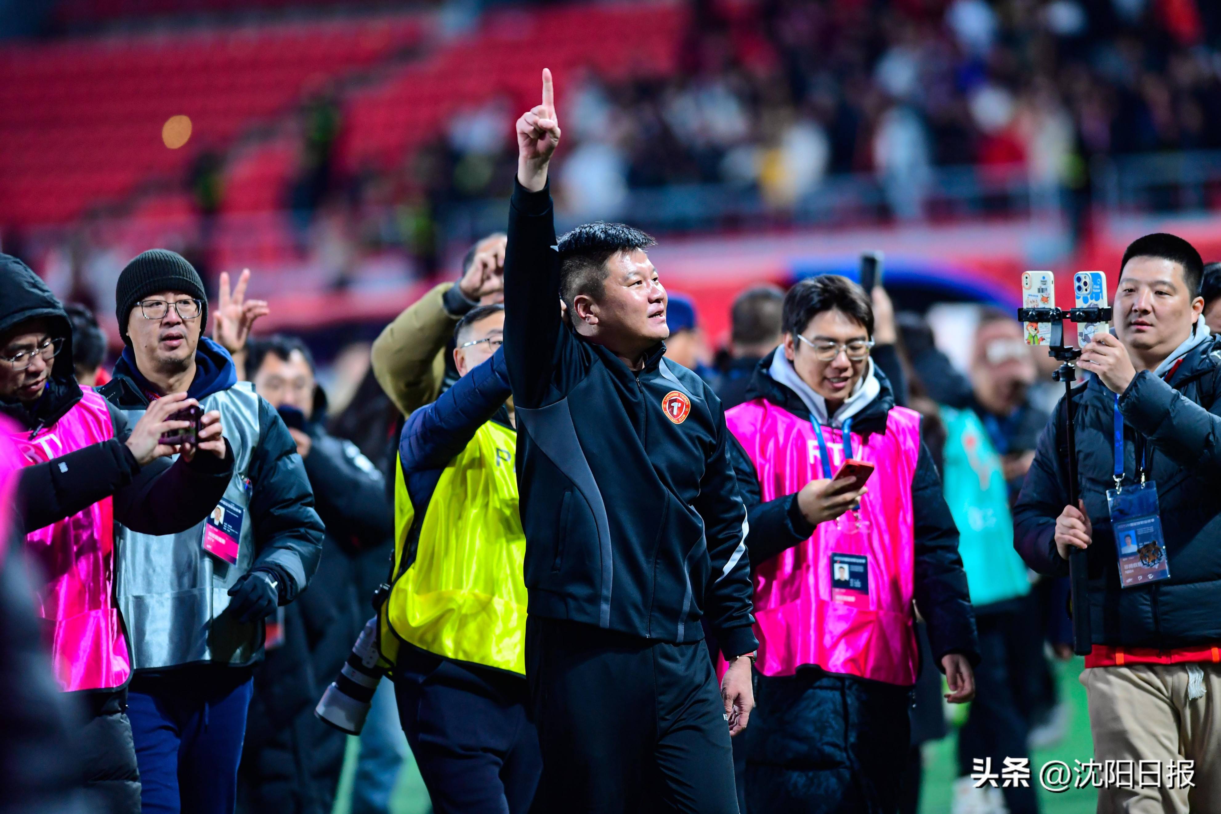 关于中超倒计时；印第安纳步行者窗口期迎来里程碑；细节引发关注；球迷炸锅；更衣室氛围转暖的信息