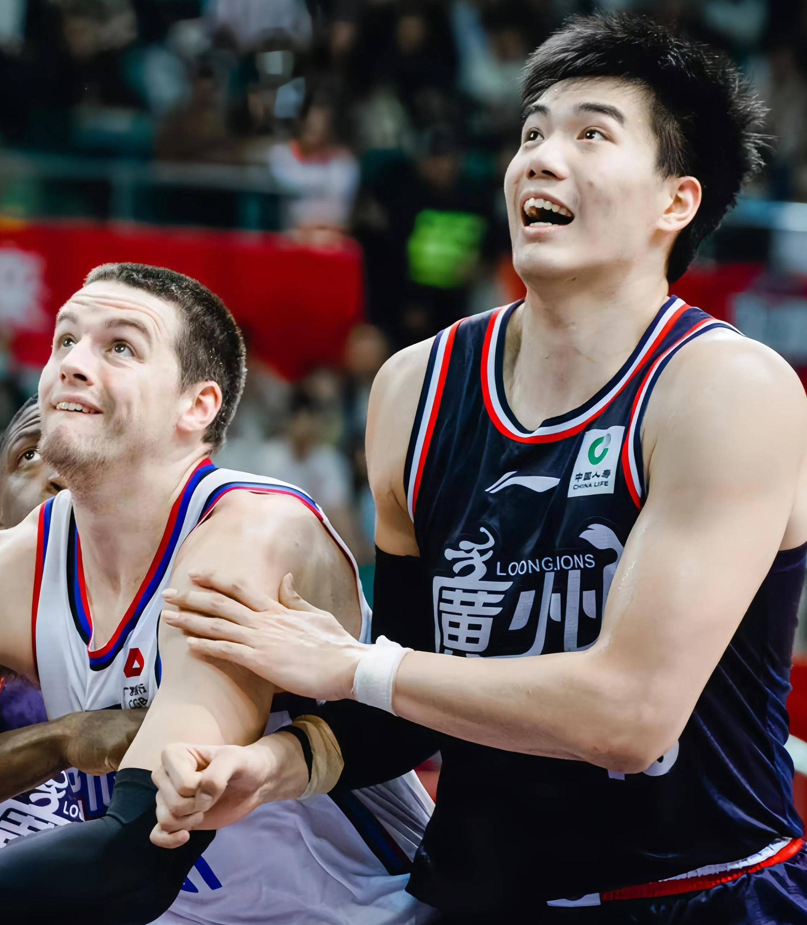 包含赛地聚焦：CBA季后赛今晚热度飙升，浙江稠州完成体检，目标明确，团队化学反应显著的词条