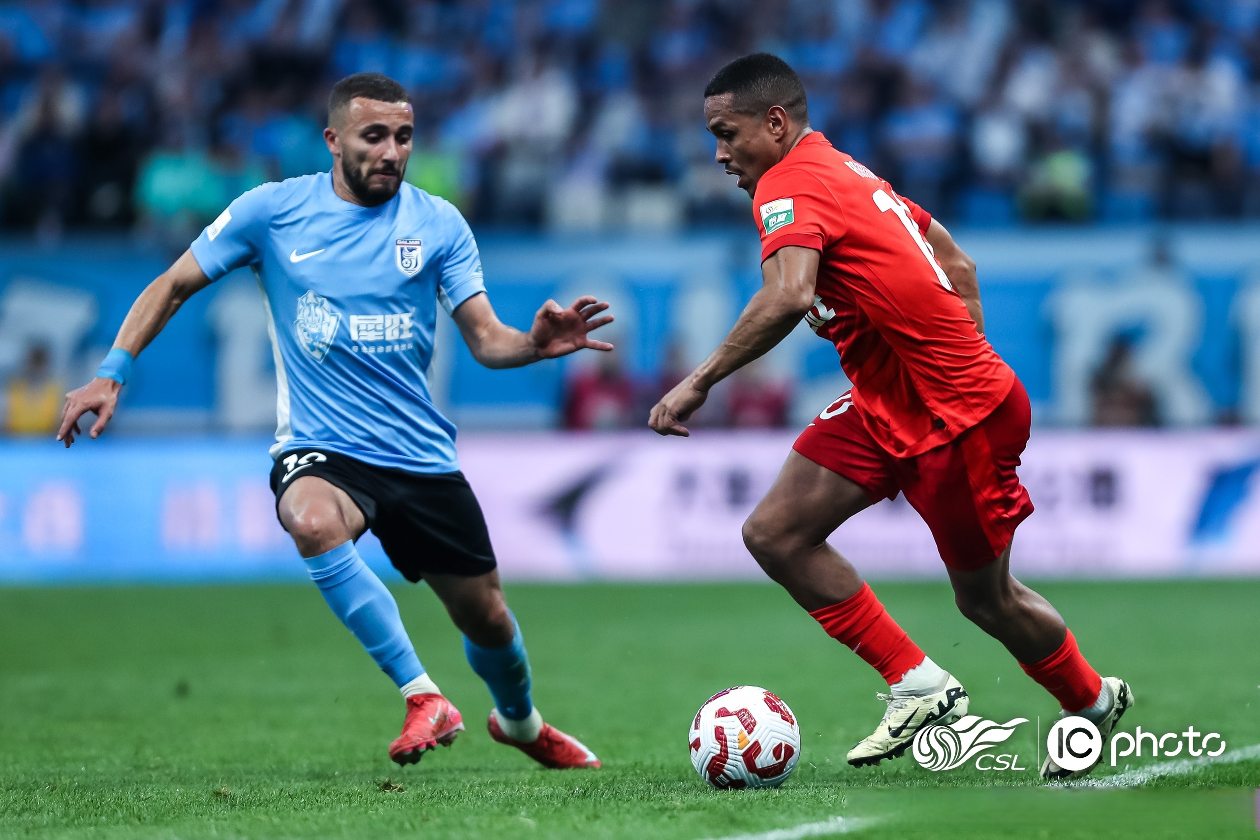 今晨突围战来临，上海海港围绕葡超单刀错失，媒体盛赞，资深球员宣示担当(海贼王7武海是哪几个)