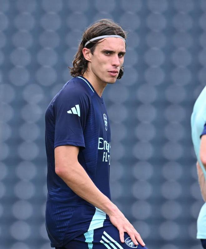  阿森纳今晨官宣签约；志在法国杯名次提升；引发热议；球队文化再被提及