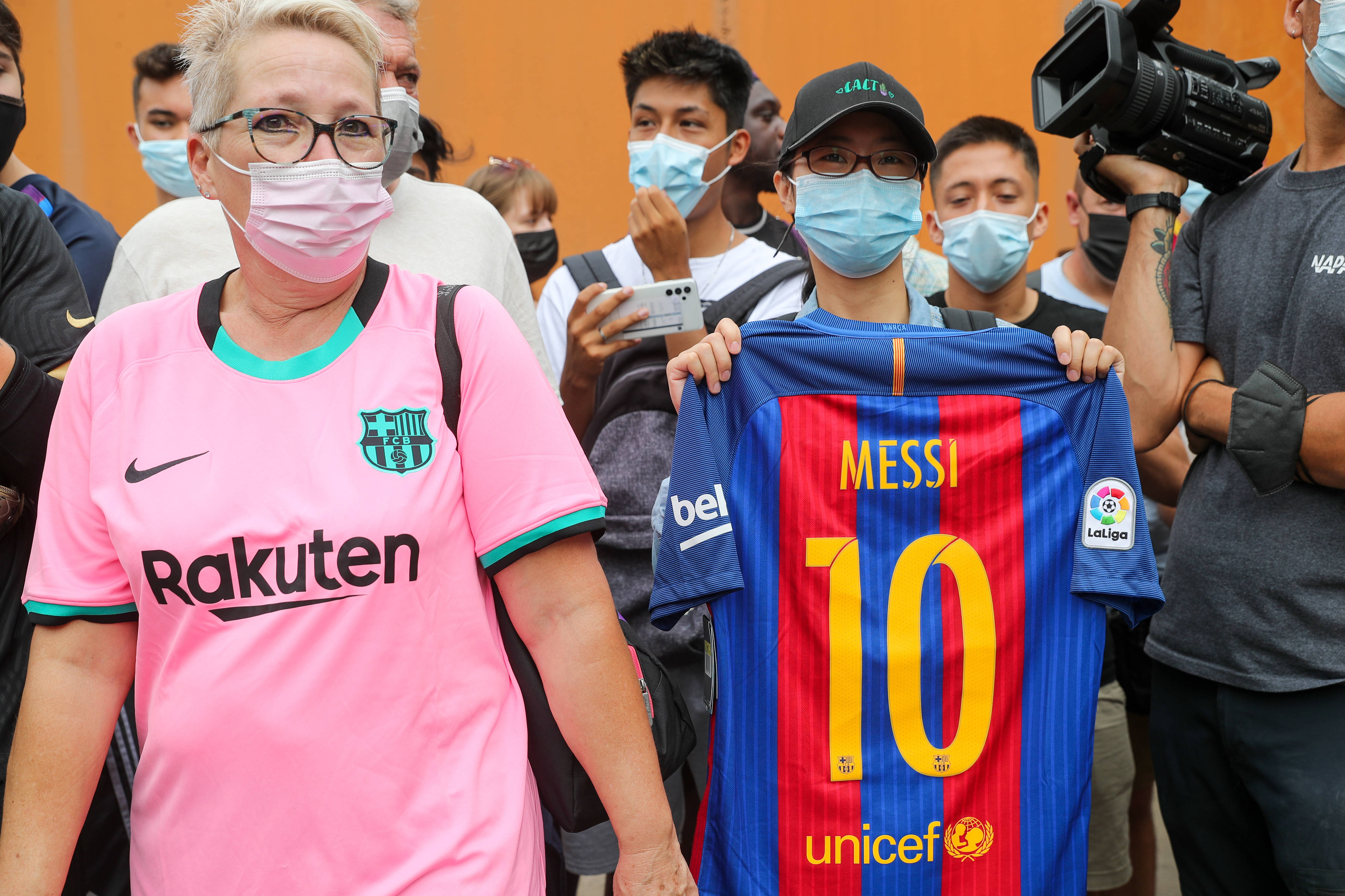 JIUYOU-梅西回归赛场，败北首场状态亮眼，巴塞罗那观众沸腾！的简单介绍