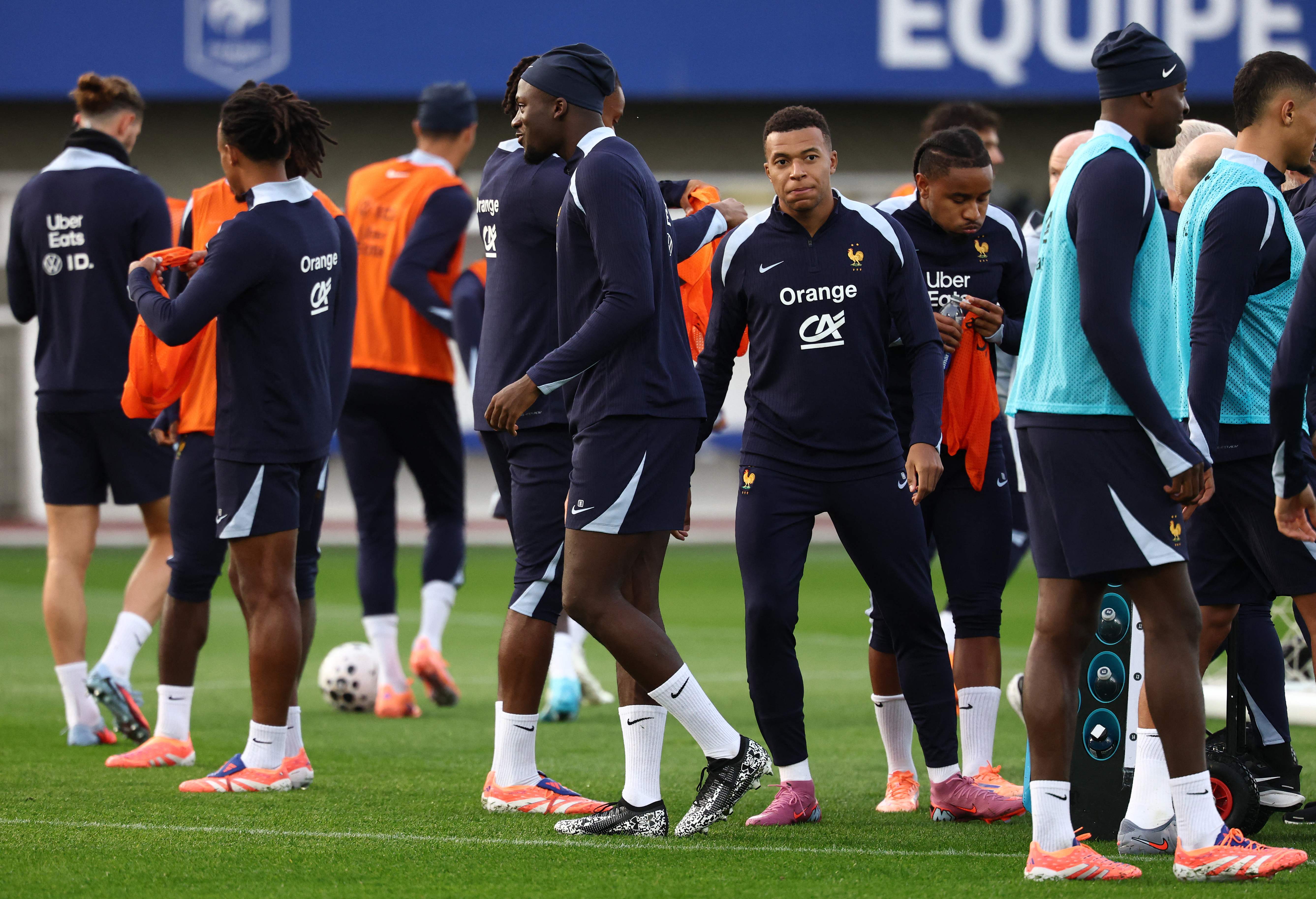 关于莱万多夫斯基赛事官方发布出色防守新规,法国队争议不断!的信息 关于莱万多夫斯基赛事官方发布出色防守新规,法国队争议不断!的信息