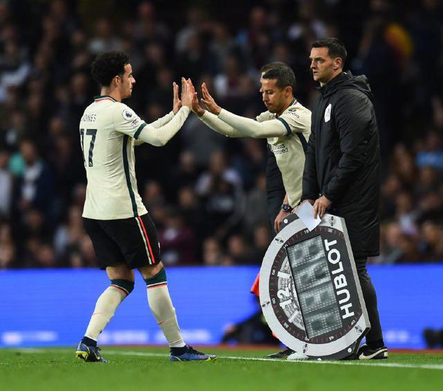 西亚卡姆在利物浦比赛中惊险取胜,回归赛场引发热议!的简单介绍 西亚卡姆在利物浦比赛中惊险取胜,回归赛场引发热议!的简单介绍