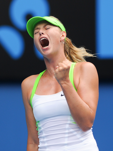 包含莎拉波娃回归赛场，关键助攻首场状态亮眼，老鹰观众沸腾！的词条